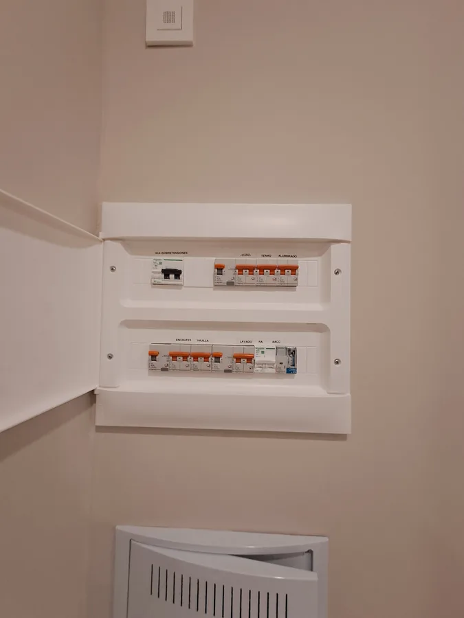 Instalaciones Electricas MURZAL SL. B-75455725 - Imagen 1